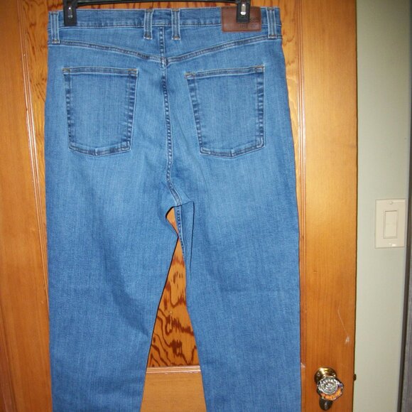 LL Bean Men's BeanFlex Classic fit - Picture 2 of 4